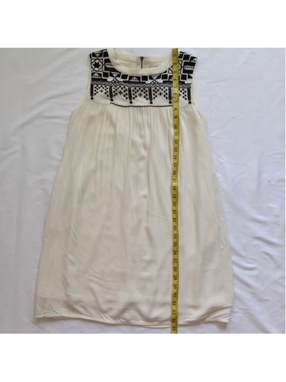 Love Fire Women Elegant White & Black Embroidered Sleeveless Mini Dress M - Picture 11 of 13